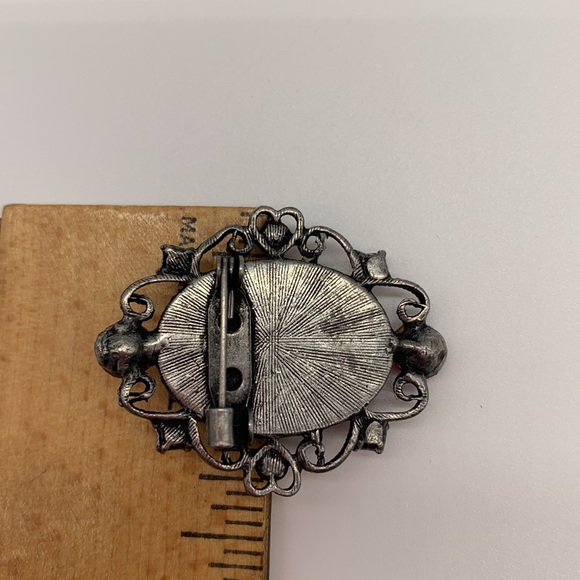 Vintage Style Cameo Brooch Pink with Pink Rhinestones - Picture 7 of 7